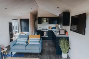 Briarfield Farm Stays - Uisce Cabin - Image 5