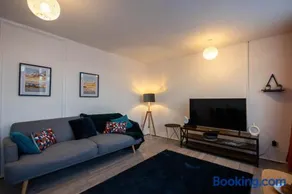 Entire 3 Bedroom Apartment in Felixstowe - Image 1