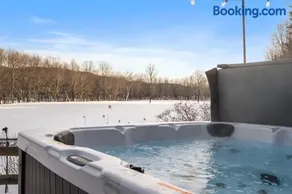 RiverNest - 1700 feet of Private Frontage on the Pemi River - 25 Acres, Sleeps 16, Close to Golf, Skiing, Hiking - Image 3