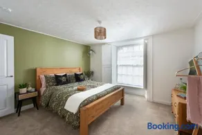 City Centre 1 bed Georgian flat with courtyard - Image 4