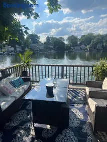 Portage Lakes Escape 5 Bedroom Lakefront with Kayaks - Image 2