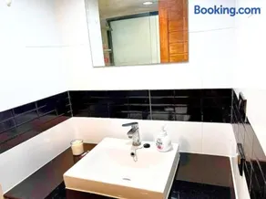 SelfCheckIn Omni Tower Sukhumvit4 NaNa Asoke BTS MRT Hispeed WiFi Pool&Gym - Image 5