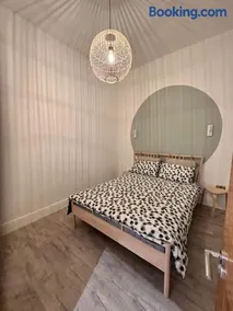 Urban Oasis 2 bed apartment - Image 2