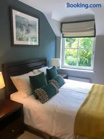 Cromwells Court - Image 2