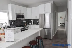 8BR 4BA Home Near NYC -Sleeps 16 - Image 2