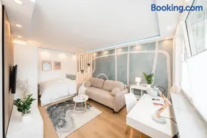 BellaBene modernes Studioapartment in zentraler Lage mit Balkon, Arbeitsplatz, Parkplatz - Image 1