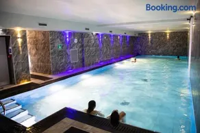 Jester Court - 2 bed apartment in the Centre of Windermere Village - FREE off-site Health Club access with Pool, Sauna, Steam Room & Gym - Image 2