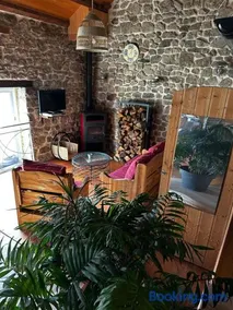 Maison de campagne atypique à Tence - Image 1