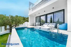 Mythodea Prive Luxury Suites - Image 3