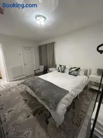 Large Studio Flat Near Beach Cleethorpes - Image 3