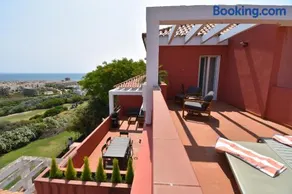 The Coral Breeze - Top Floor Apartment with Spectacular Views - Image 2