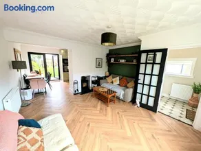 Newly Refurbished 3 Bed House with 2-Sided Wood Burner and Garden in Edinburgh - Image 2