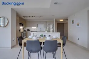 Wonderful 2BR Apartment at Crystal City - Image 2