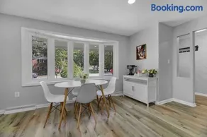 Oxon Hill Luxurious Home,5 min to MGM & National Harbor - Image 3