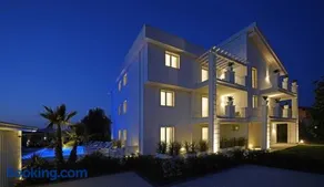 Villa Bianca Luxury Apartments - Image 1