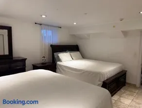Affordable PRIVATE SUITE with easy access to NYC major airports - Shopping and attractions - Free parking - Image 3