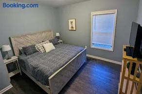 Mountain Getaway - 7 beds, 2 King - Large Common Area - Image 5