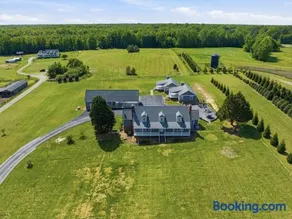 Fairway Farmhouse - Stay & Play Disc Golf Course! - Image 2