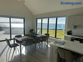 Spectacular ocean views & minutes to Cliffs- Clahane Shore Lodge - Image 2