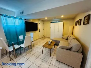 Queens NYC Private One Bedroom Bathroom Kitchen - Image 1