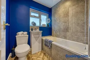 Dudley-5 beds-Contractors-parking-long stay! - Image 5