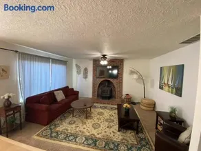 Entire home in Clackamas with Large Backyard - Image 2