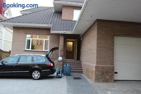 Hotel Barin House готель с бомбосховищем - Image 2
