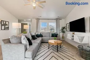 Modern Comfort Caldwell 3b2b Home Sleeps 8! - Image 3