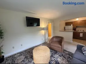 Comfort 1BR with Fast Wi-Fi - Image 5