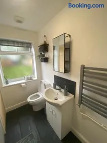 Lovely 1-bedroom apartment with garden and parking - Image 4