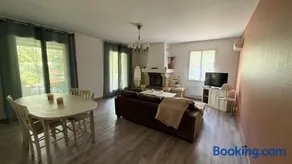 Maison chaleureuse et familiale avec jardin au calme à Avignon - Image 5