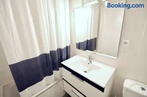 Apartamento con gran urbanización y piscina - Image 3
