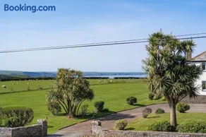Spacious Home Private Parking & Garden Tintagel - Image 4