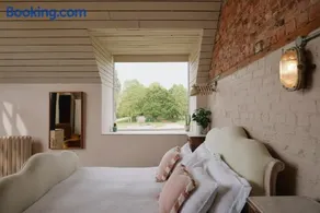 Freya's Farmhouse - Image 3