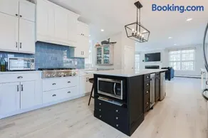 Expansive Oasis With Water Views, Walk To Beach! - Image 4