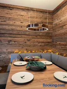 Ski-in & Out Alpine Style Apartment near Kitzbühel - Image 4