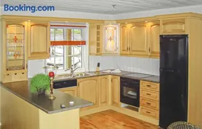4 Bedroom Cozy Home In Hundeidvik - Image 4