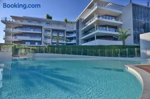 Luxury garden apartment 2BR in the best development of Cap d'Antibes-Juan les Pins - Image 1
