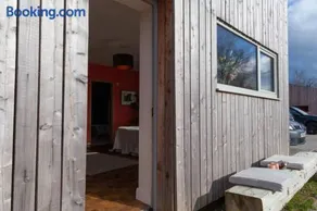 "The Studio" Contemporary studio with organic swimming pool - Image 4