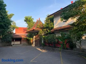 Sonosewu Guesthouse Syariah - Image 1