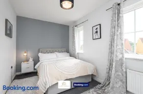 3BR House By The Yuma Homes Short Lets & Serviced Accommodation Ashford Ideal For Contractors - Image 1