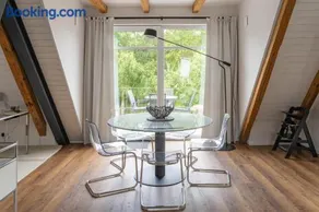 Traumhafte Ferienwohnung am Park, großer Balkon, voll ausgestattete Küche, Schreibtisch, WiFi, Smart TV, Carport, Wallbox, Fahrräder - Image 4