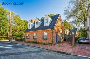 Charming brick home with patio, WiFi, AC, & WD - walk to everything - Image 4