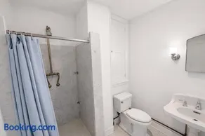 7BR Estate with Htd Pool Near Gillette, World Cup - Image 2