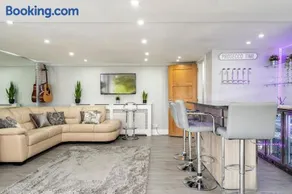2 Bedroom Garden Flat - Image 4
