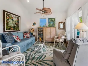 Amazing Village Cottage! Walk to Whitney Beach! - Image 4