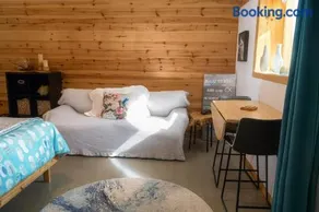 Private Hummingbird Room - Modern & Cozy - Image 1