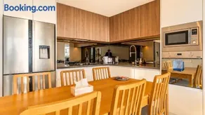 North-Facing 3BR with City Views & Parking - Image 1