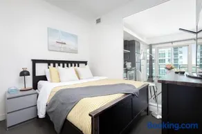 Trendy 1BR Condo Steps to Toronto Waterfront - Image 4