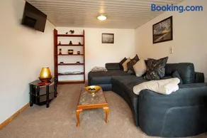 Farmhouse Apartment - Image 2
